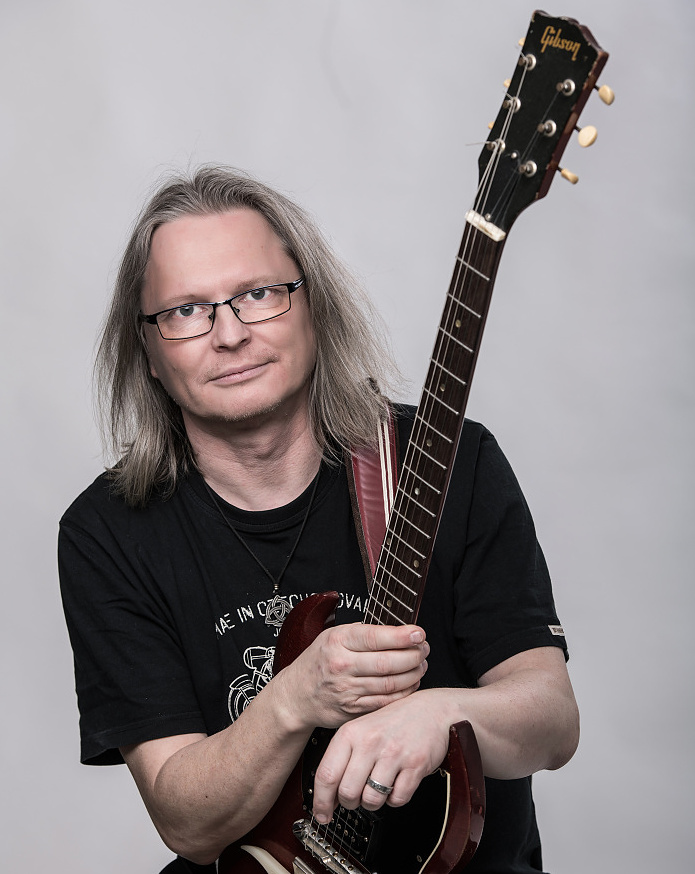 Paul Kowacz – guitar, vocal – kytara, zpěv